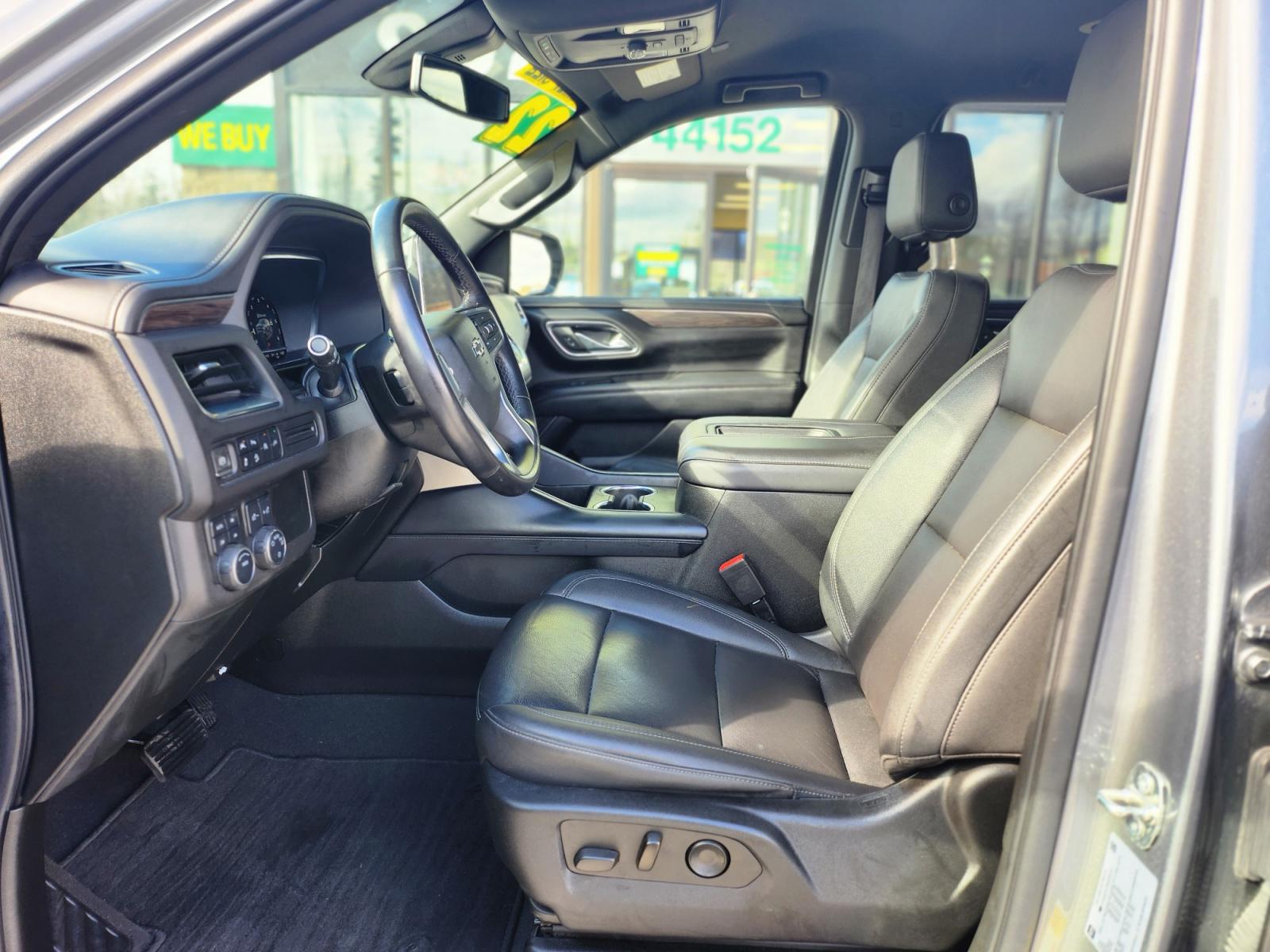 2022 GRAY /BLACK LEATHER CHEVROLET TAHOE Z71 (1GNSKPKD5NR) with an 5.3L engine, Automatic transmission, located at 1960 Industrial Drive, Wasilla, 99654, (907) 274-2277, 61.573475, -149.400146 - Photo #12